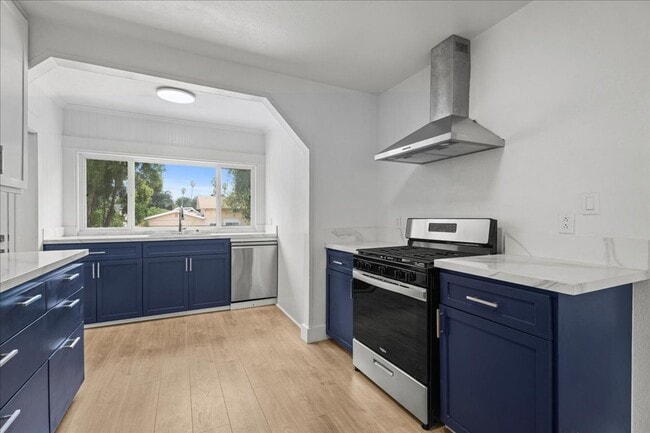 Building Photo - Fully Renovated 3 Bed 2 Bath Craftsman In ...