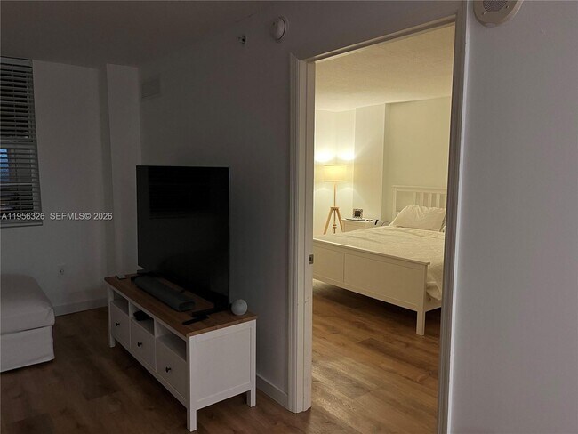 Building Photo - 6917 Collins Ave