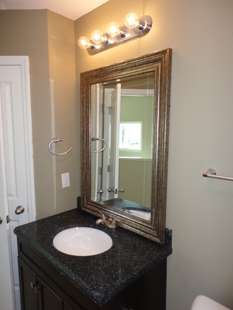Building Photo - Stylish 3BR/2.5BA Two-Story Home with Fenc...