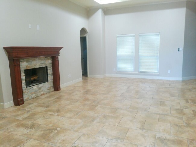 Building Photo - 4 Bedroom 3 Bath on the Island