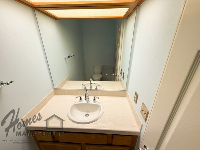 Building Photo - 593 Silver Shadow Dr