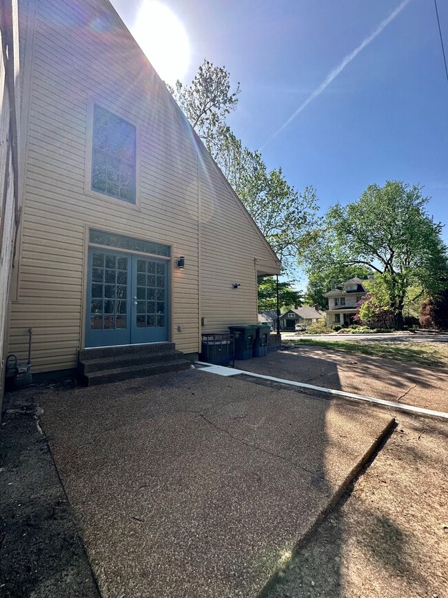 Building Photo - 1994 Peabody Ave