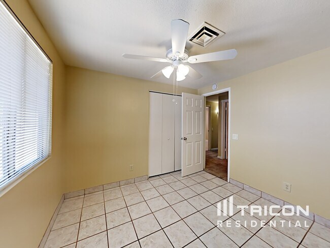 Building Photo - 1507 W El Monte Pl