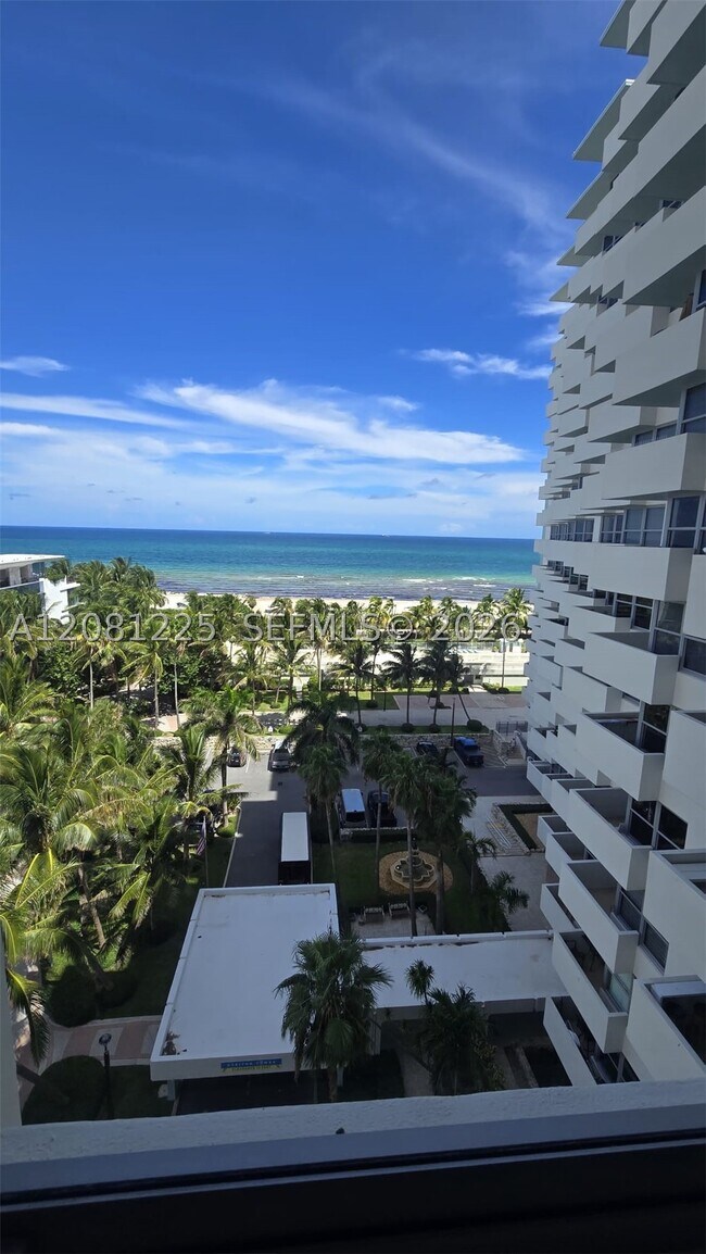 Building Photo - 2899 Collins Ave