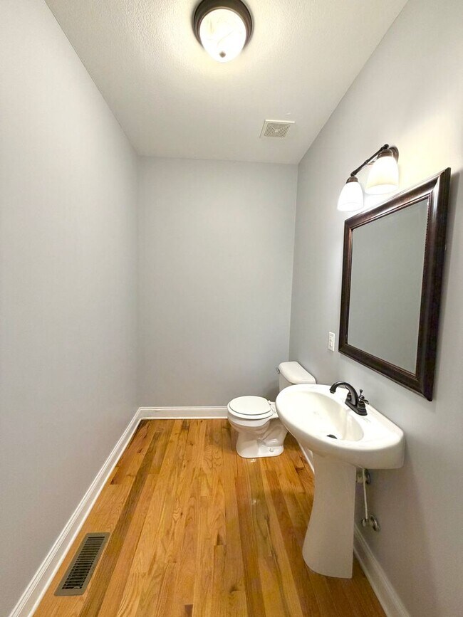 Building Photo - 90 Promontory Ln