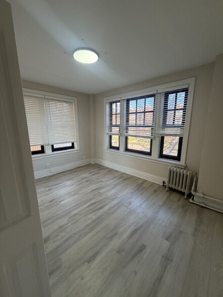 Building Photo - 1 Bedroom in CWE