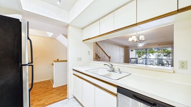 Building Photo - 9479 Tara Cay Ct