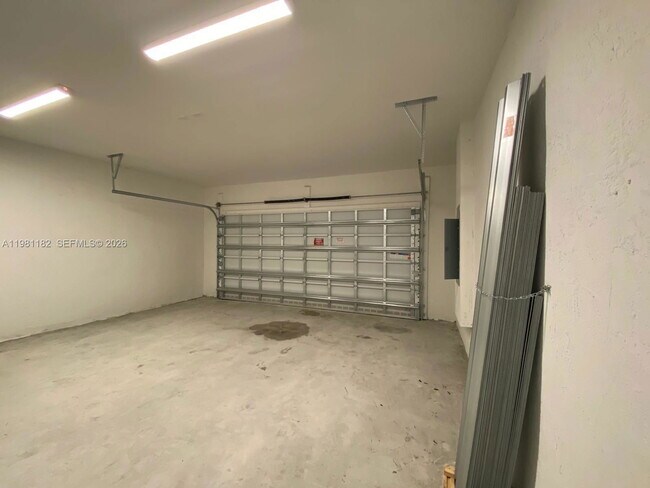 Building Photo - 2310 SE 28th Dr