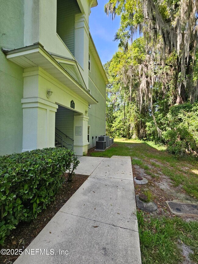 Building Photo - 8235 Lobster Bay Ct