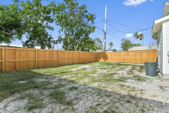 Building Photo - 300 Rustic Oak Ln