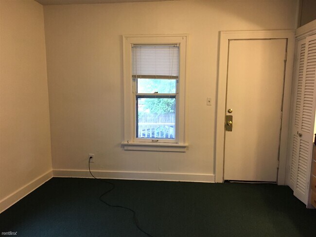 Building Photo - 2 br, 1 bath House - 917 W South St 917 W ...