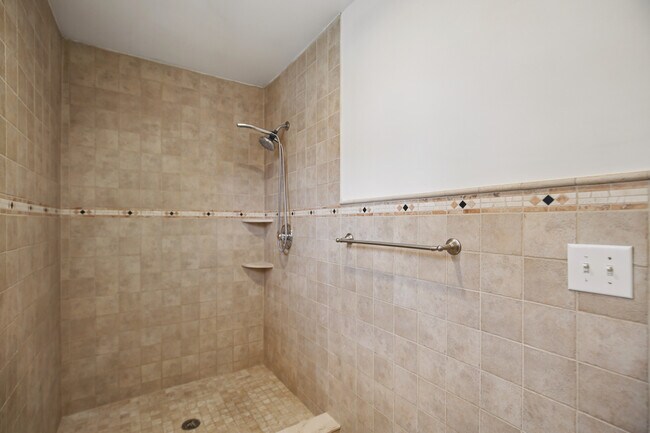 Building Photo - 166 Franklin Ave