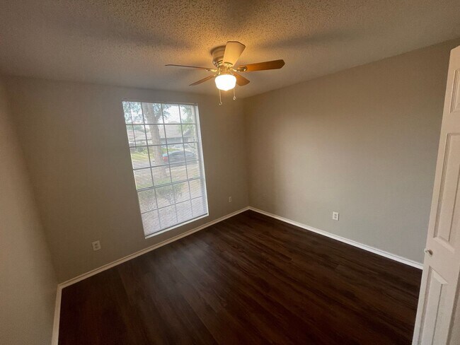 Building Photo - 3625 Cheyenne St