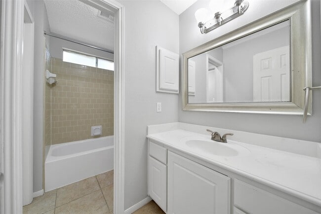 Building Photo - 9 W Lance Leaf Rd