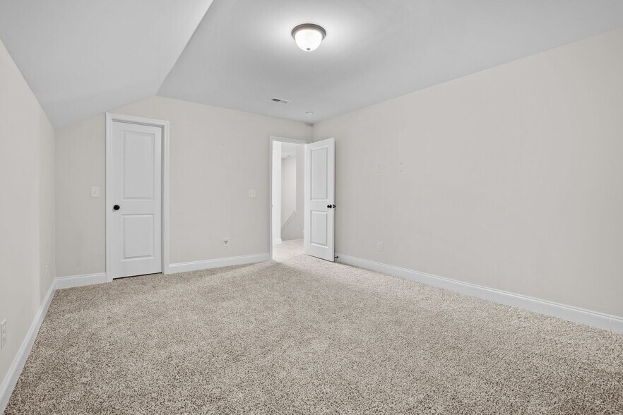 Building Photo - 120 Pinelands Vis