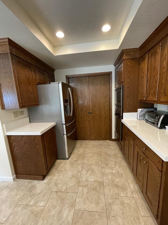 Building Photo - 100 Normandy Ct