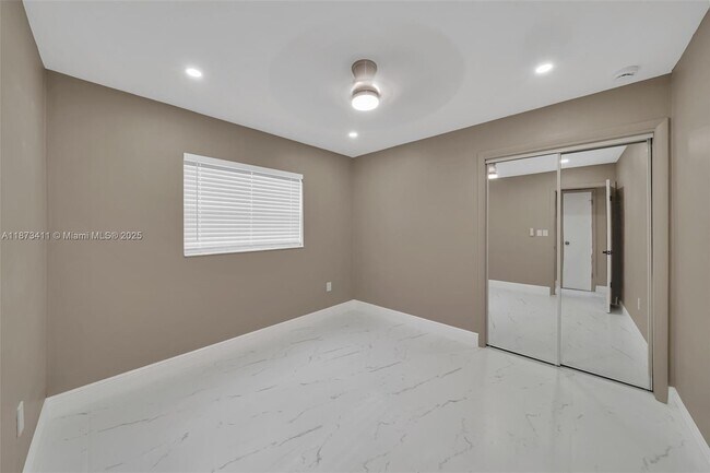 Building Photo - 7762 Plantation Blvd