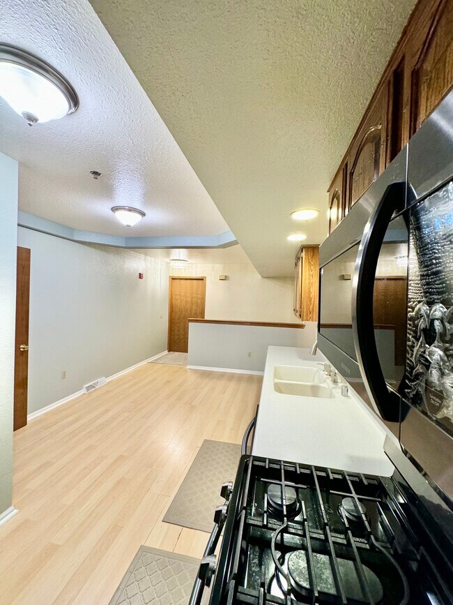 Building Photo - 367 Kristin Ct E