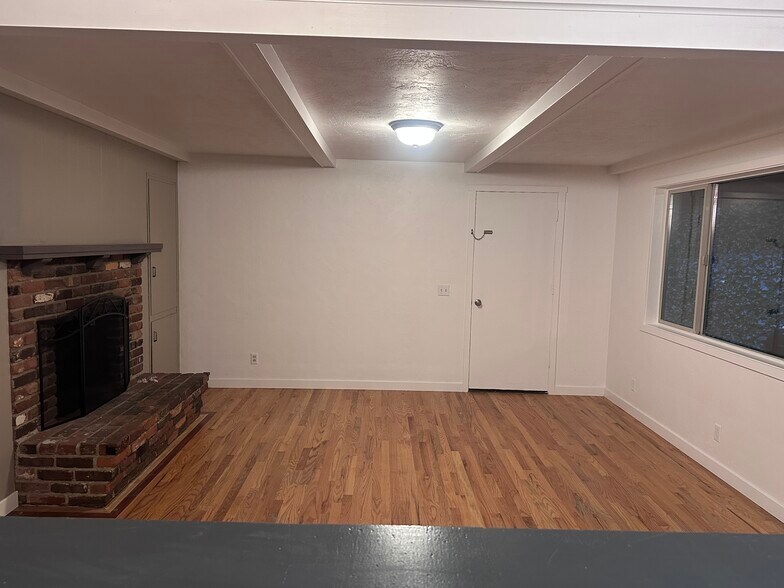 Building Photo - 610 Spencer Ct