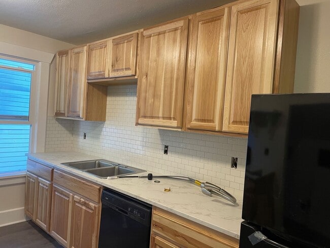 Building Photo - 717 N Forest St