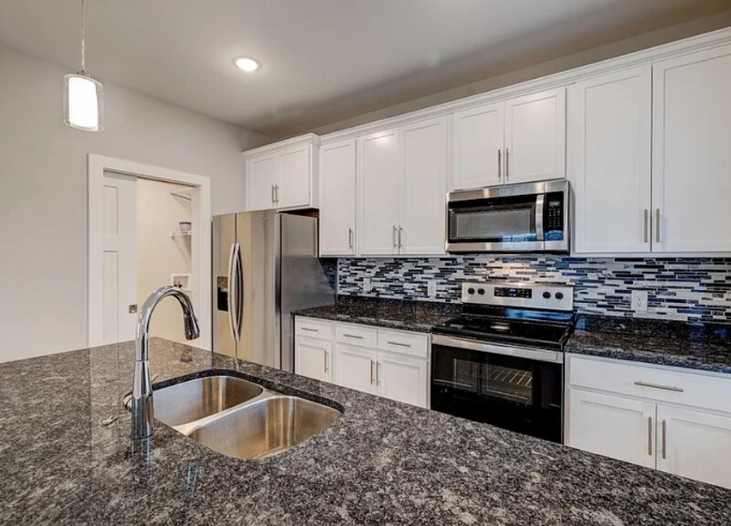 Building Photo - 2129 Bayport Ave