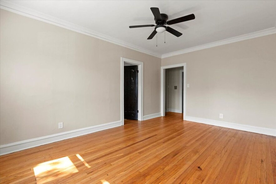 Building Photo - 4105 N Spaulding Ave