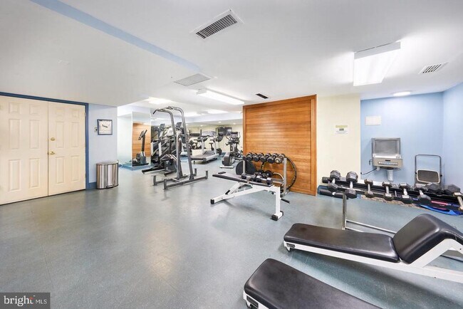 Building Photo - 3705 S George Mason Dr