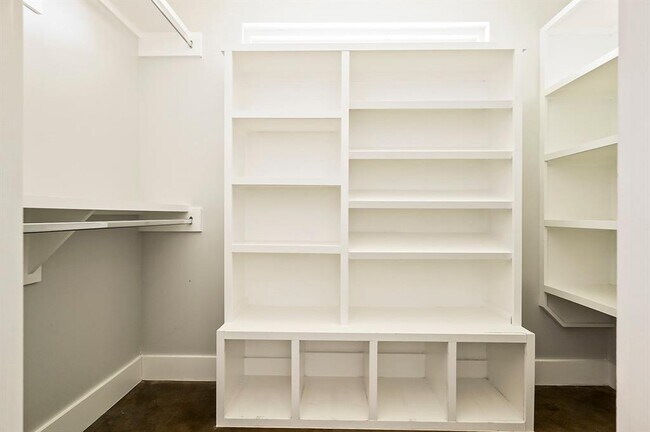 Building Photo - 2513 Broken Oak Dr