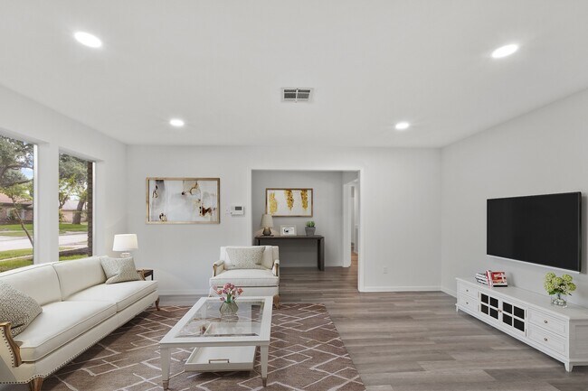 Building Photo - 8307 Braesview Ln