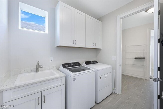 Building Photo - 514 Kamari Cv