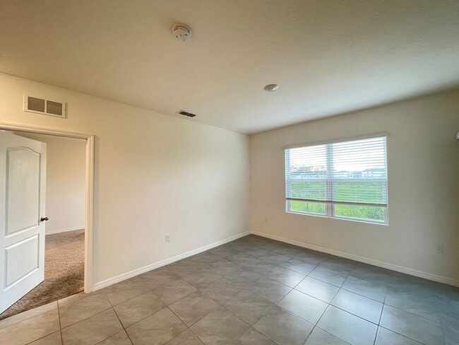 Building Photo - Conservation view, no Rear neighbors Single family house in Davenport!