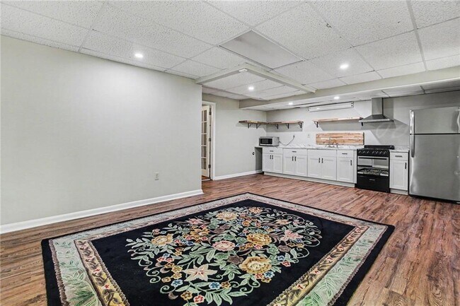 Building Photo - 3084 Green Valley Dr