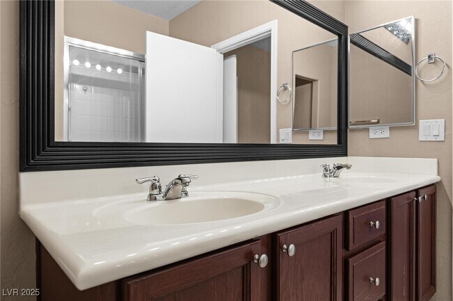 Building Photo - 4725 Basilicata Ln