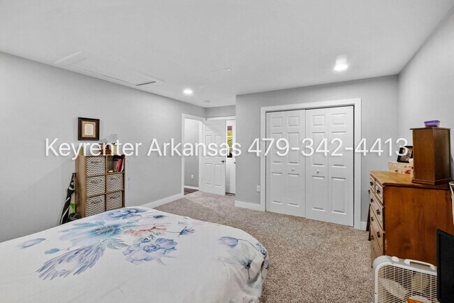 Building Photo - Charming 1 Bedroom Cottage-Style Home with Spacious Yard