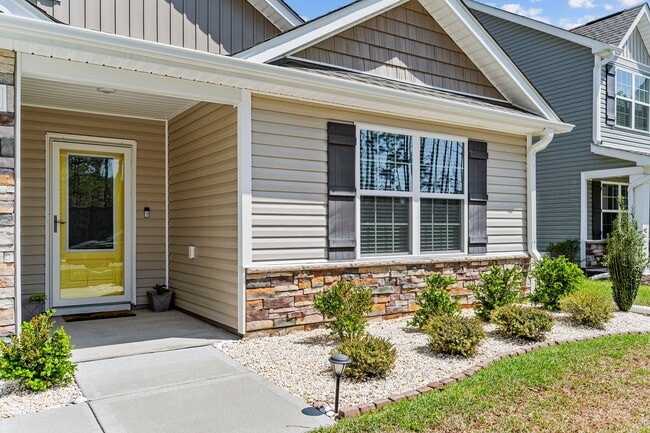 Building Photo - 680 Aurora Pl