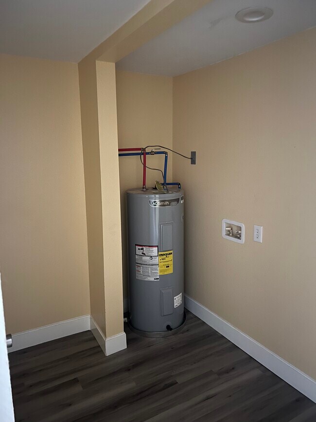 Building Photo - 6909 Hurley Wade Rd