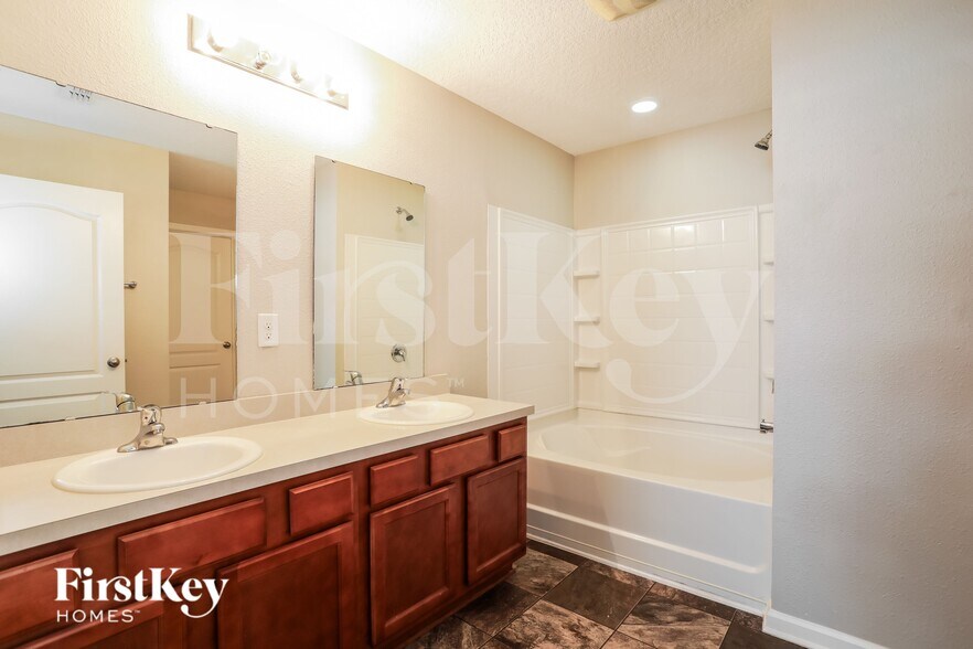 Building Photo - 3438 Canyon Falls Dr