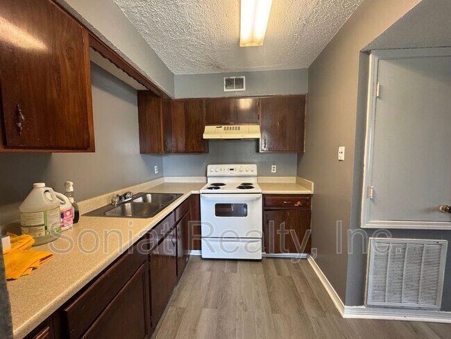 Building Photo - 1128 Dimarco Dr