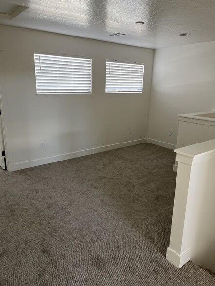 Upstairs loft area - 5643 S Duel Ln
