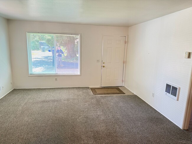 Building Photo - 1-bdroom, 1-bathroom duplex near Marie Jacob's Park!