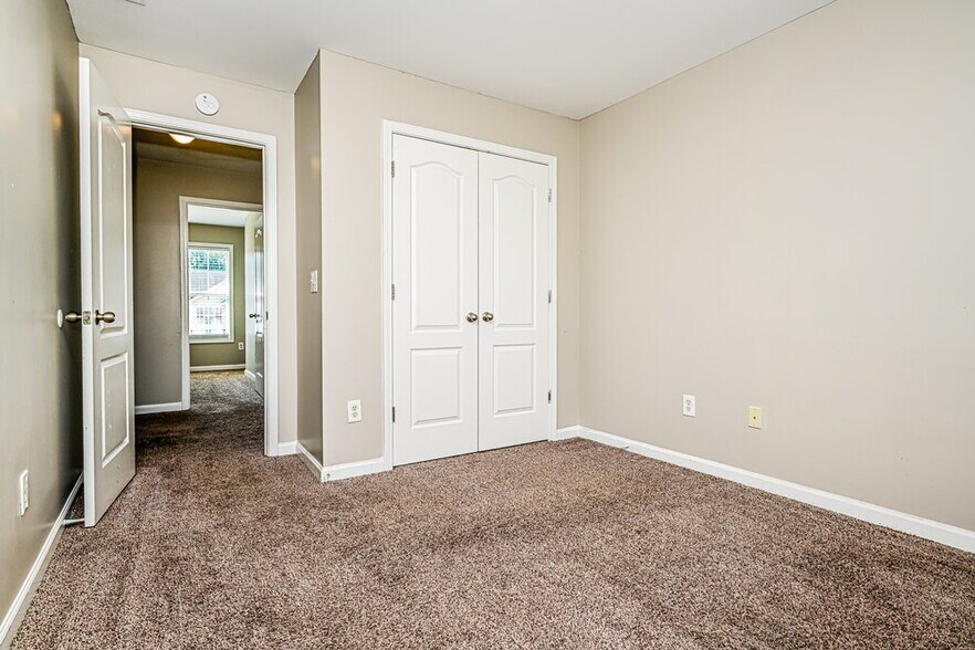 Building Photo - 5792 Castlebrook Dr