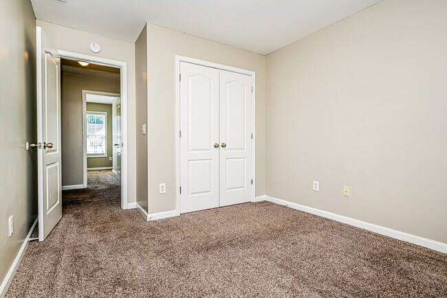 Building Photo - 5792 Castlebrook Dr