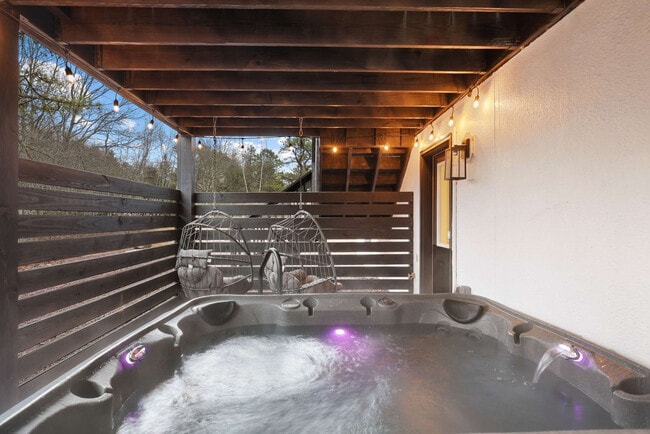 Building Photo - 126 Petrarch Trail