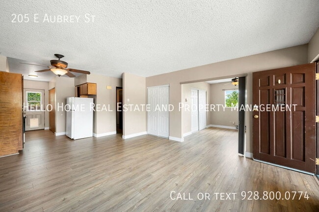 Building Photo - 205 E Aubrey St