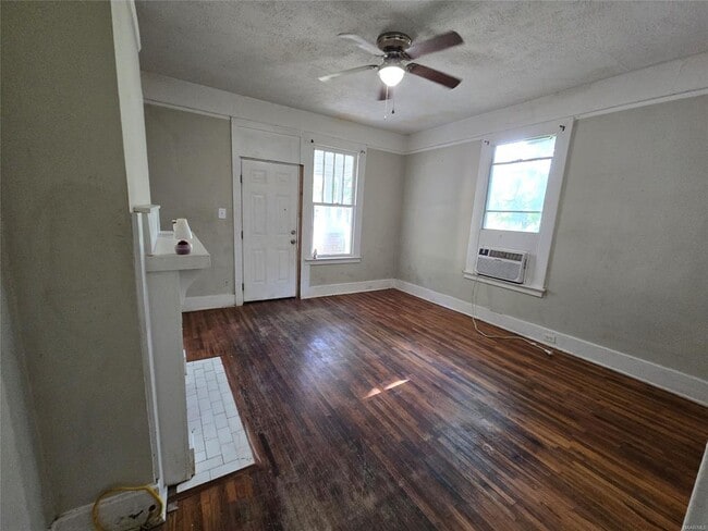 Building Photo - 2302 Plum St