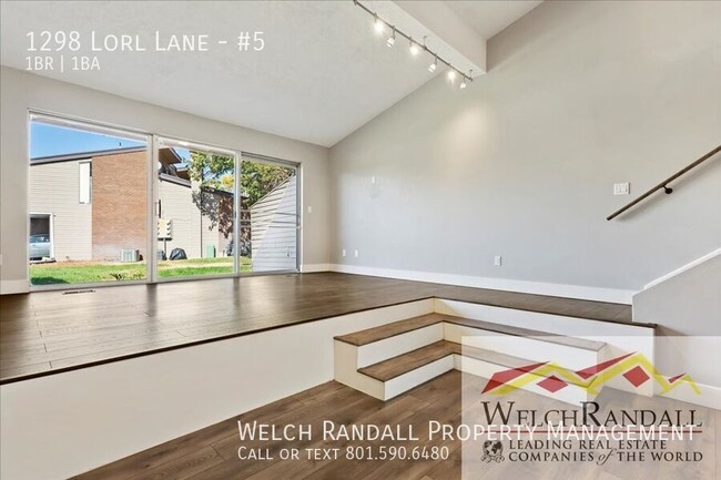 Building Photo - Recently Remodeled, Spacious 1 Bedroom Condo