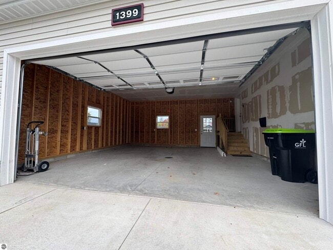 Building Photo - 1399 Horizon Dr