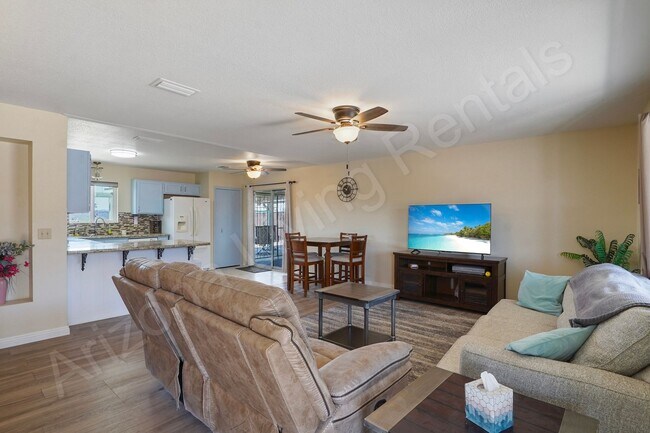 Building Photo - FURNISHED 2bd 2ba HOME