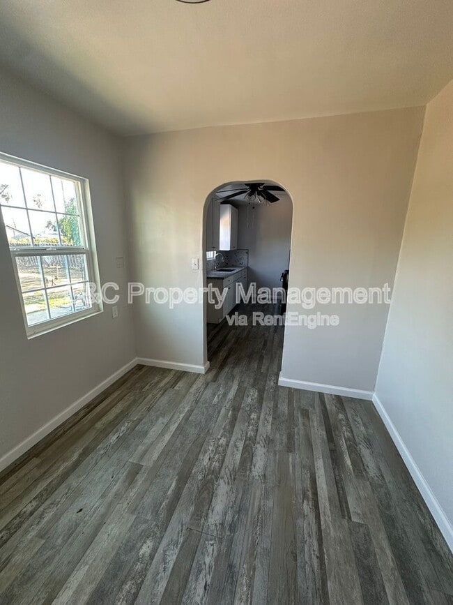 Building Photo - 1325 W Fountain Way