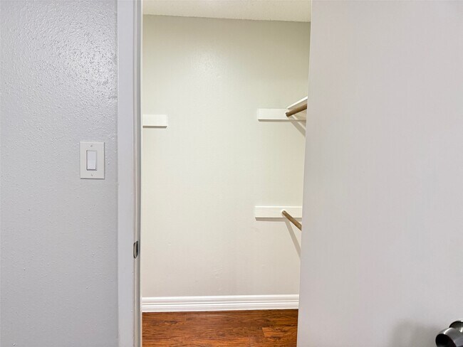 Building Photo - 6701 Sands Point Dr